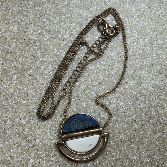 Jewelry - Elegant Blue and White Pendant Necklace